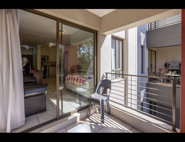 1 BEDROOM APARTMENT FOR SALE IN LONEHILL